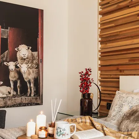 Chalet Amicus