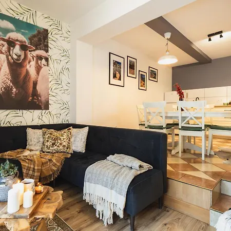 Chalet Amicus